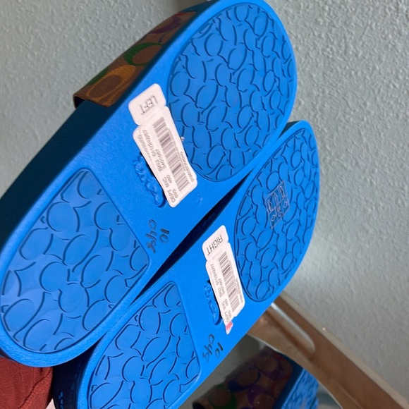 COACH Men's Signature Pride Slide Sandal Size 10 NWT in Rainbow - Picture 5 of 5